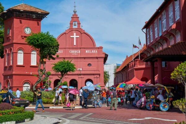 Pemandangan jalan raya di Melaka